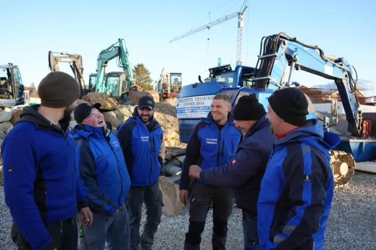 Baustelle und Fuhrpark der Baustoffe Thaining Kirchner GmbH