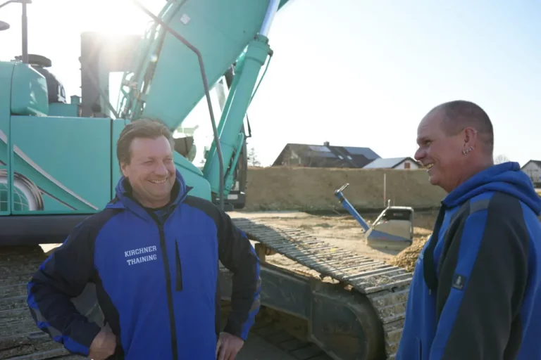 Baustelle und Fuhrpark der Baustoffe Thaining Kirchner GmbH