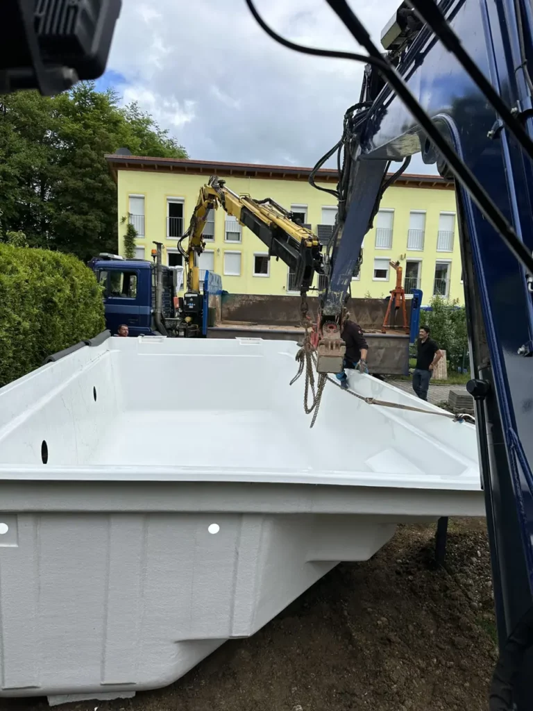 Erdarbeiten mit Bagger auf einer Baustelle bei Landsberg am Lech